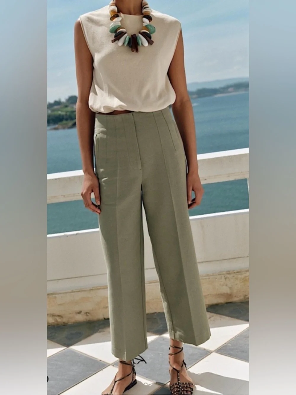 NEW ZARA STRAIGHT CUT PANTS SIZE XS